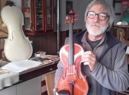 Un liutaio di Magenta parla della sua arte senza tempo