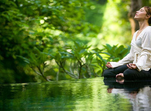 Meditare fa bene, un corso spiega come agire