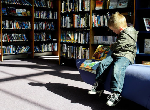 Leggere, un’arte coltivata in biblioteca e in Lombardia