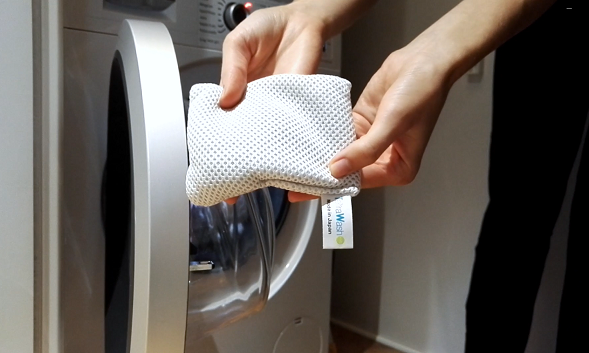Ecco come fare il bucato in lavatrice senza detersivi
