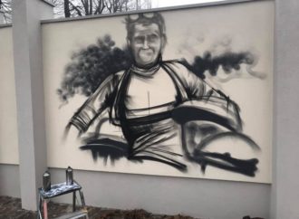 Un murales di Cheone per ricordare il ciclista Ferrario