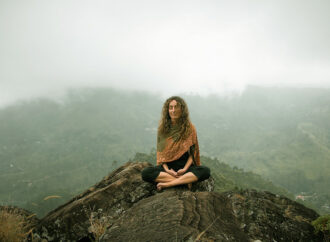 Mantra e meditazione: al via un corso yoga web
